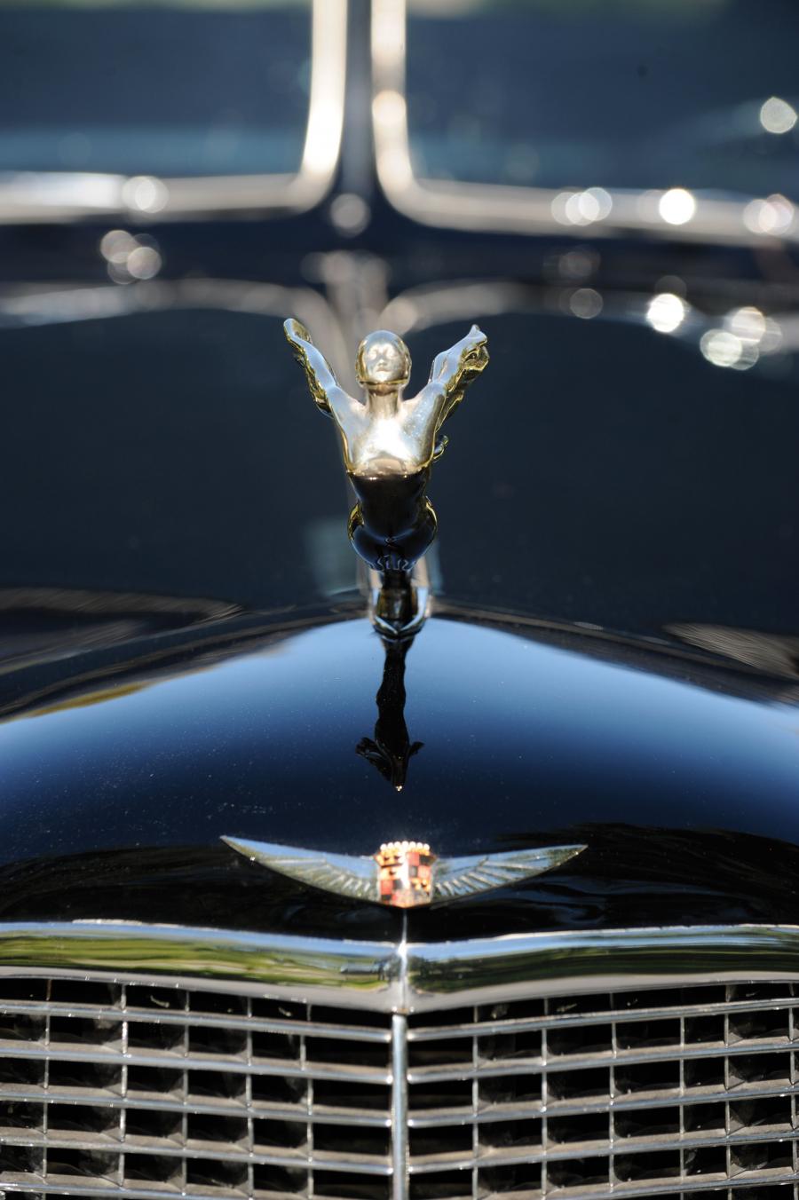  Cadillac V16 Custom Imperial Cabriolet by Fleetwood 1937 года  (фото 3 из 12)